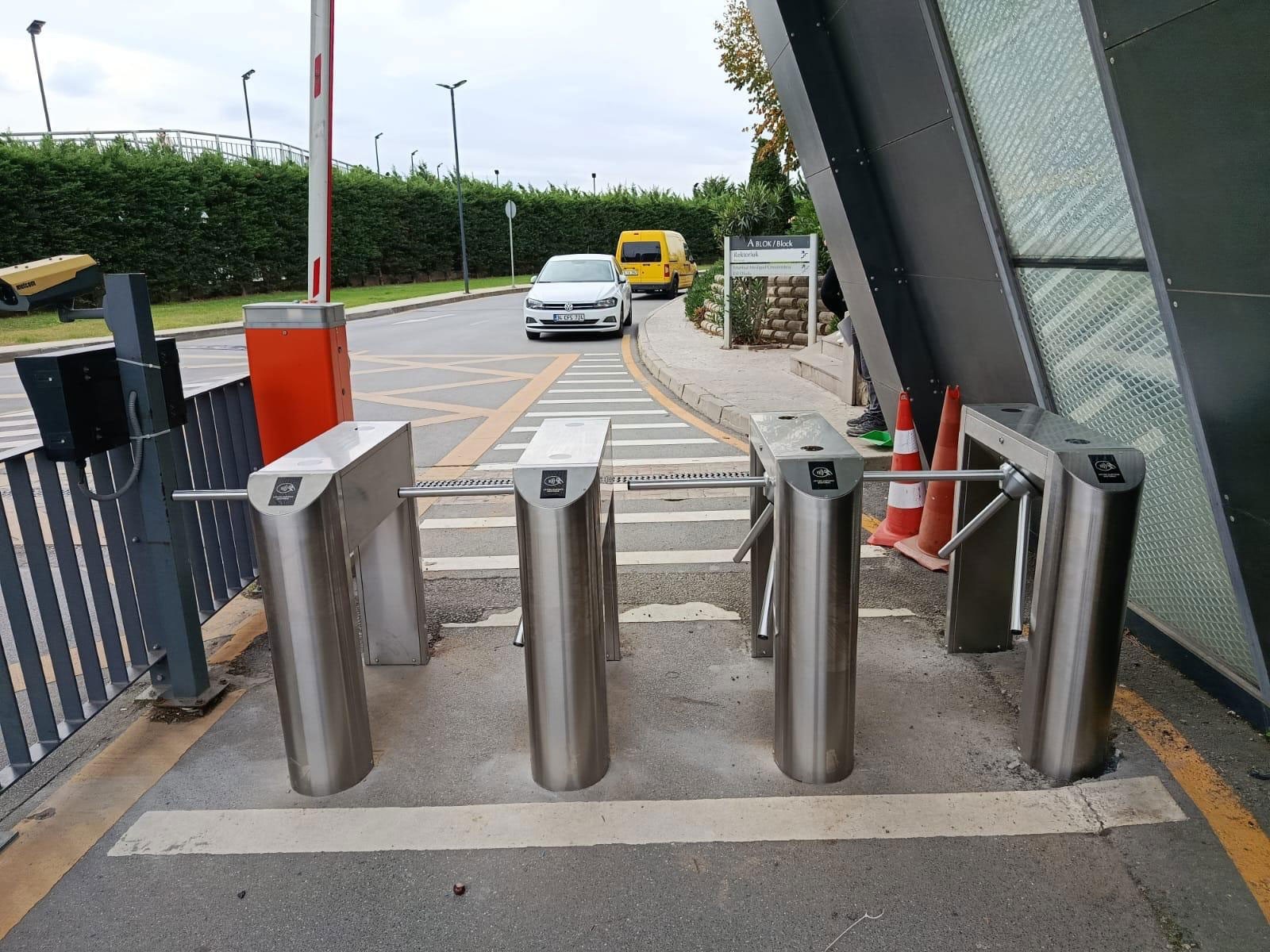 Système de tourniquet à trépied et lecteur de carte