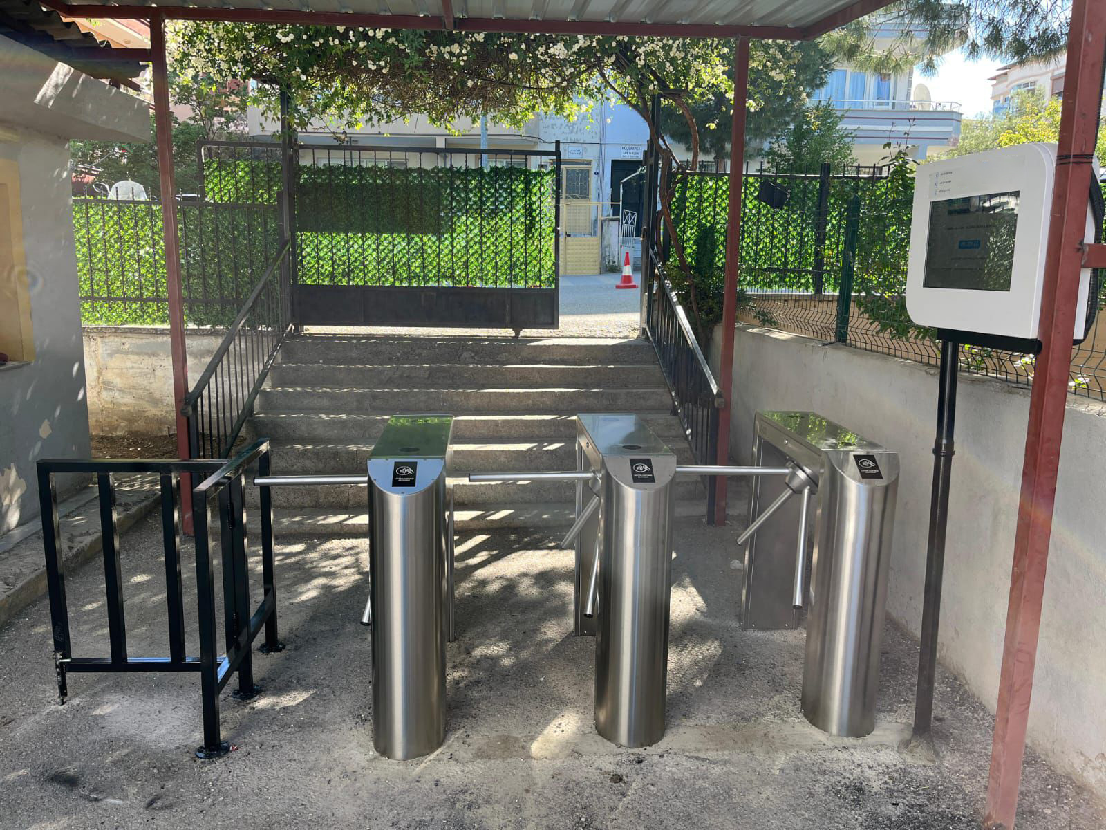 School Side Entrance Tripod Turnstile and Access Control System