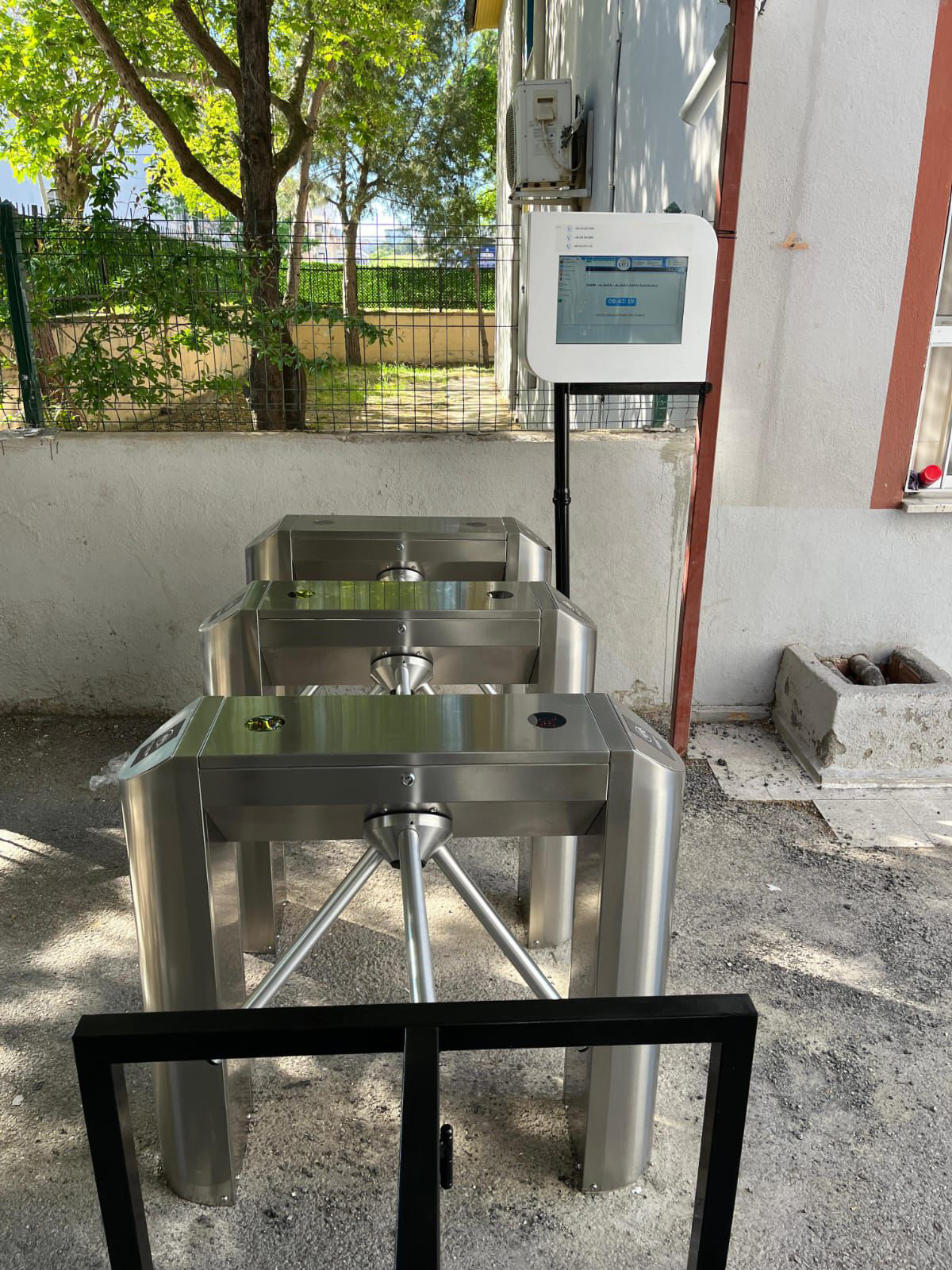 School Side Entrance Tripod Turnstile and Access Control System